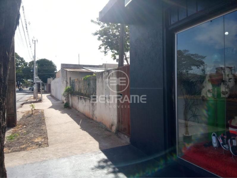 2 Casas + 1 Sala Comercial - Conj.Cidade Alta - R$425.000,00